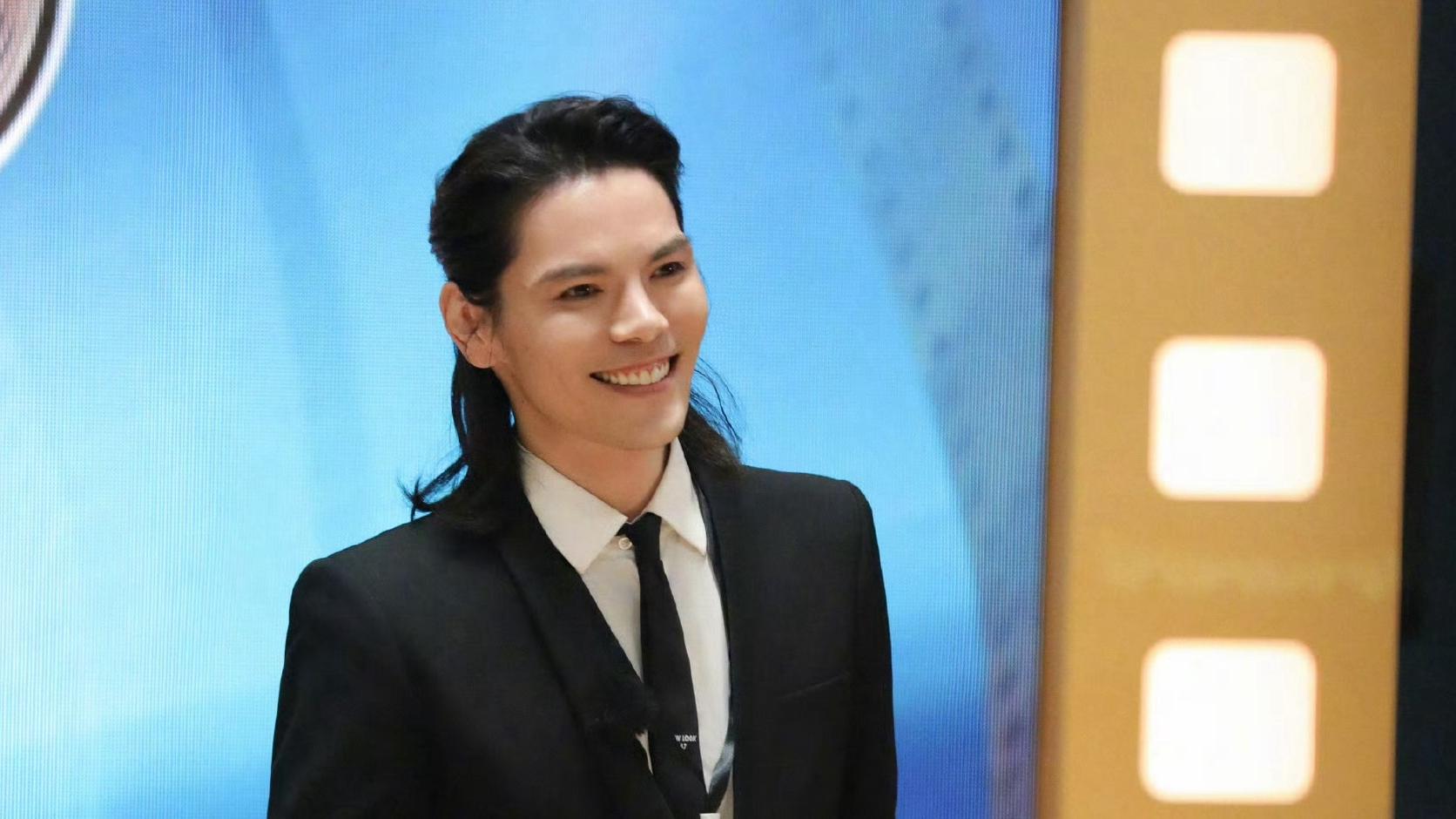 向佐新片《門前寶地》票房失利　曾呻努力7年換「全民嘲諷」　文雋幫口提「李小龍轉世」招負評