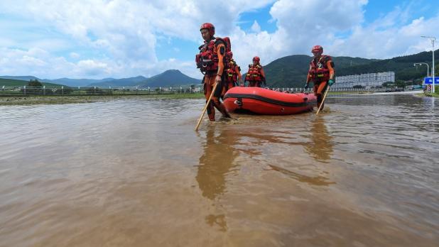 近期吉林持續強降雨，部分地區發生嚴重水浸。（新華社資料圖片）