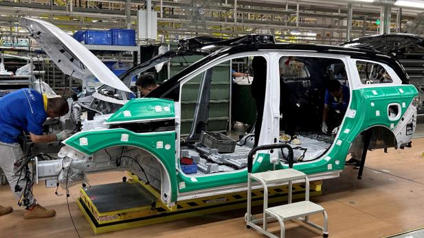 央視新聞報道，近期中國和美國、歐盟均就電動車等貿易問題進行密集溝通。（路透社資料圖片）