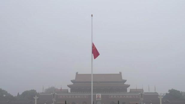 為悼念吳邦國，首都天安門下半旗誌哀。（新華社）