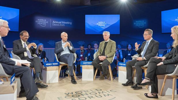 陳茂波出席世界經濟論壇年會專題會議　稱香港積極擁抱金融創新　