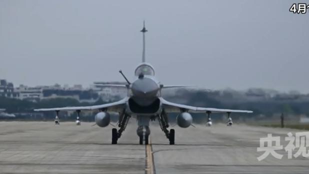 解放軍東部戰區陸軍部隊，按照「海峽雷霆-2025A」演練計劃。圖為央視播出昨天演訓的畫面。（央視截圖）