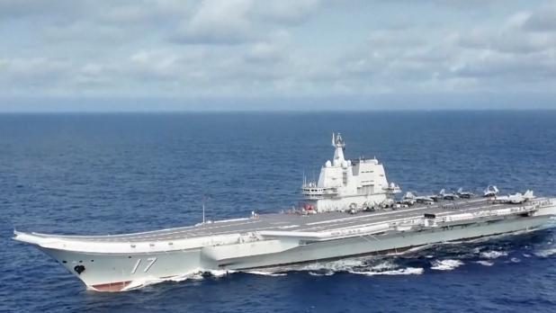 解放軍東部戰區山東艦航母編隊。（央視截圖）