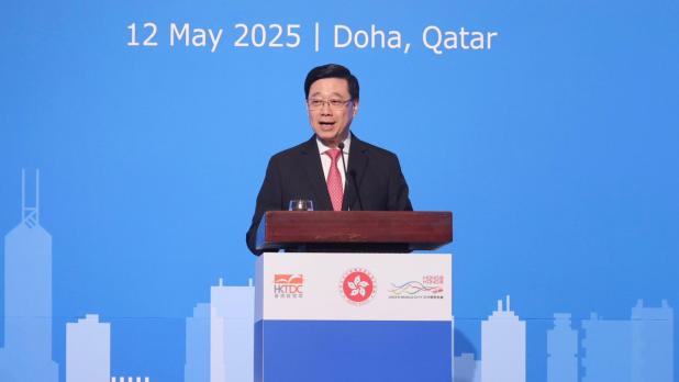 李家超說，除了鞏固和歐美等傳統市場的經貿聯繫外，同時大力開拓包括中東、東盟、中亞等新市場。（李家超社交平台圖片）