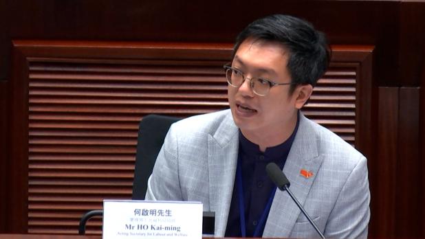 何啟明表示，當局一直透過「先聘請後培訓」計劃，希望吸引更多人入行，但去年計劃只培訓到400人，根本不足以應付需求。