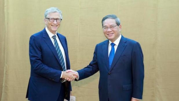 國務院總理李強在紐約會見美國蓋茨基金會主席蓋茨。 (新華社)