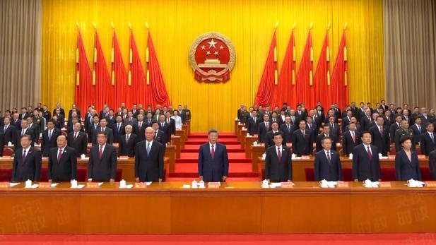 習近平在烏魯木齊市出席新疆維吾爾自治區成立70周年慶祝大會。（央視新聞）