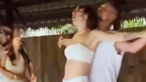 觀光景點驚現「雙修瑜珈」男女緊貼抖動爽到反白眼（有片）　