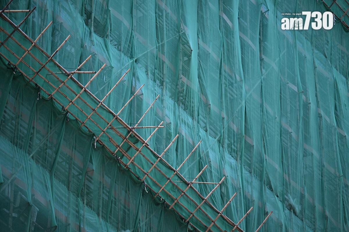 屋宇署指已為19幢發現有石屎或批盪鬆脫的樓宇安排緊急工程。(資料圖片／陳奕釗攝)