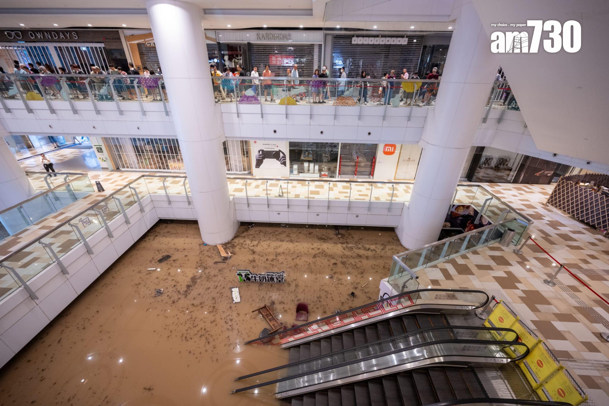 黑雨｜黃大仙中心全層水浸餐廳沒頂 餐牌雜物飄浮 （有片）