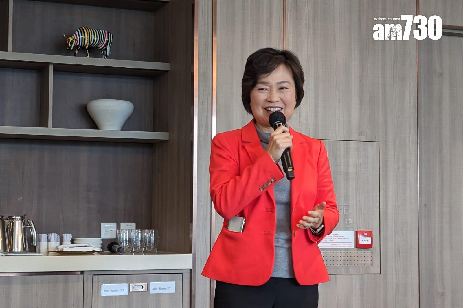 教育局或檢視大學學費，蔡若蓮稱，會考慮不同階層負擔能力作檢討。(羅庸軒攝)