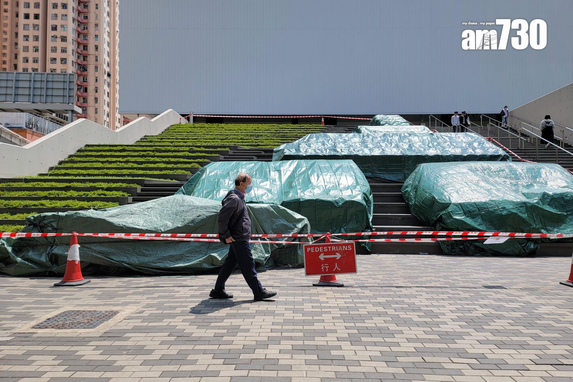 東九文化中心「白花海」圍封。(林俊源攝)
