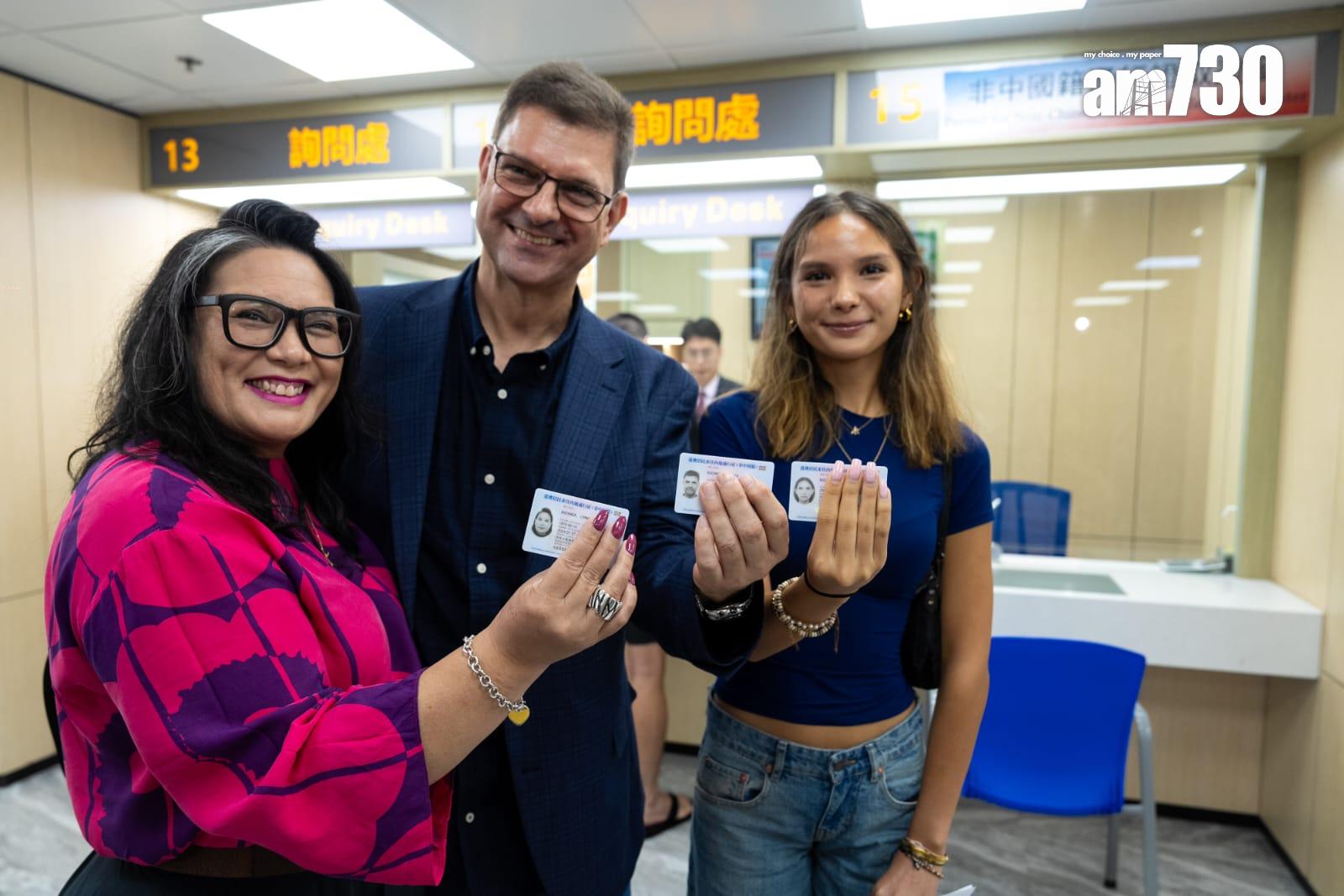 港澳奧地利商會前委員會成員Alfred Buchner亦帶同妻子及女兒到場領證。