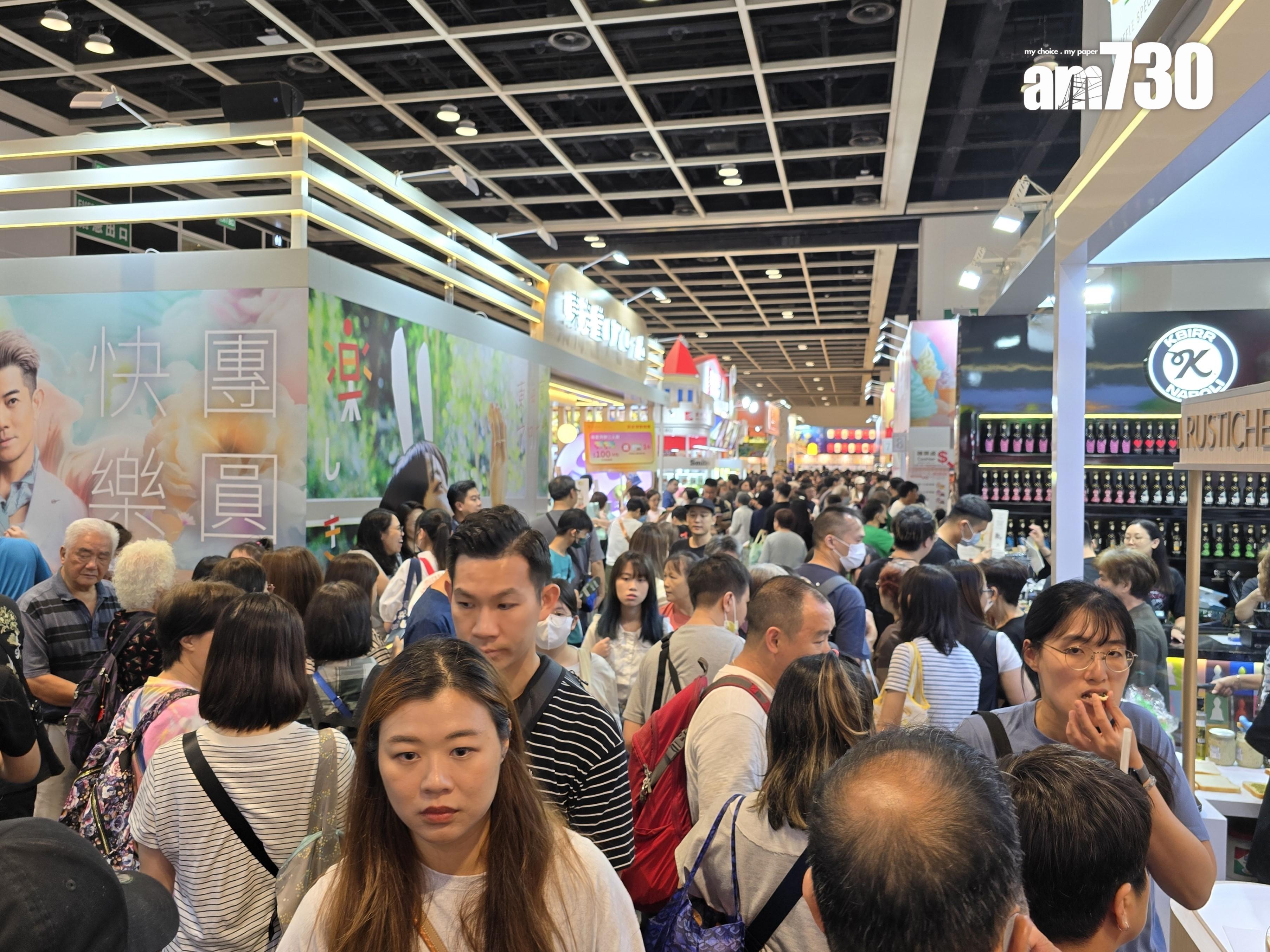 美食博覽周末人流眾多 展商稱消費力輕微變弱 (李朗僑攝)