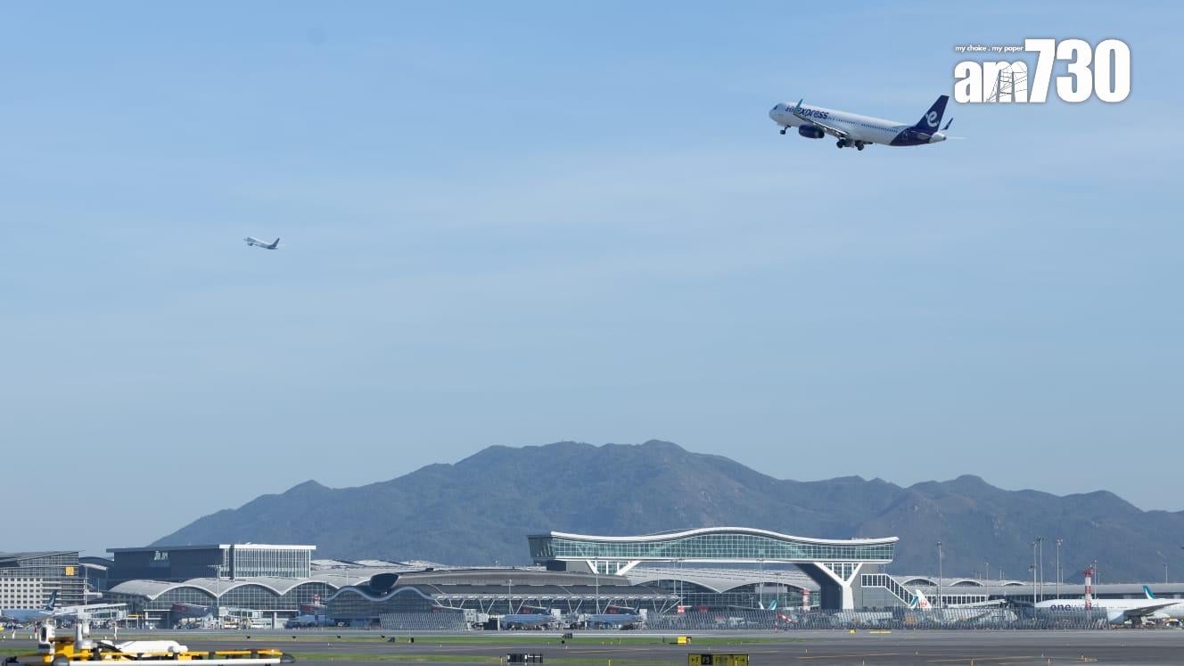 南跑道和中跑道同時有飛機起飛。(蘇文傑攝)