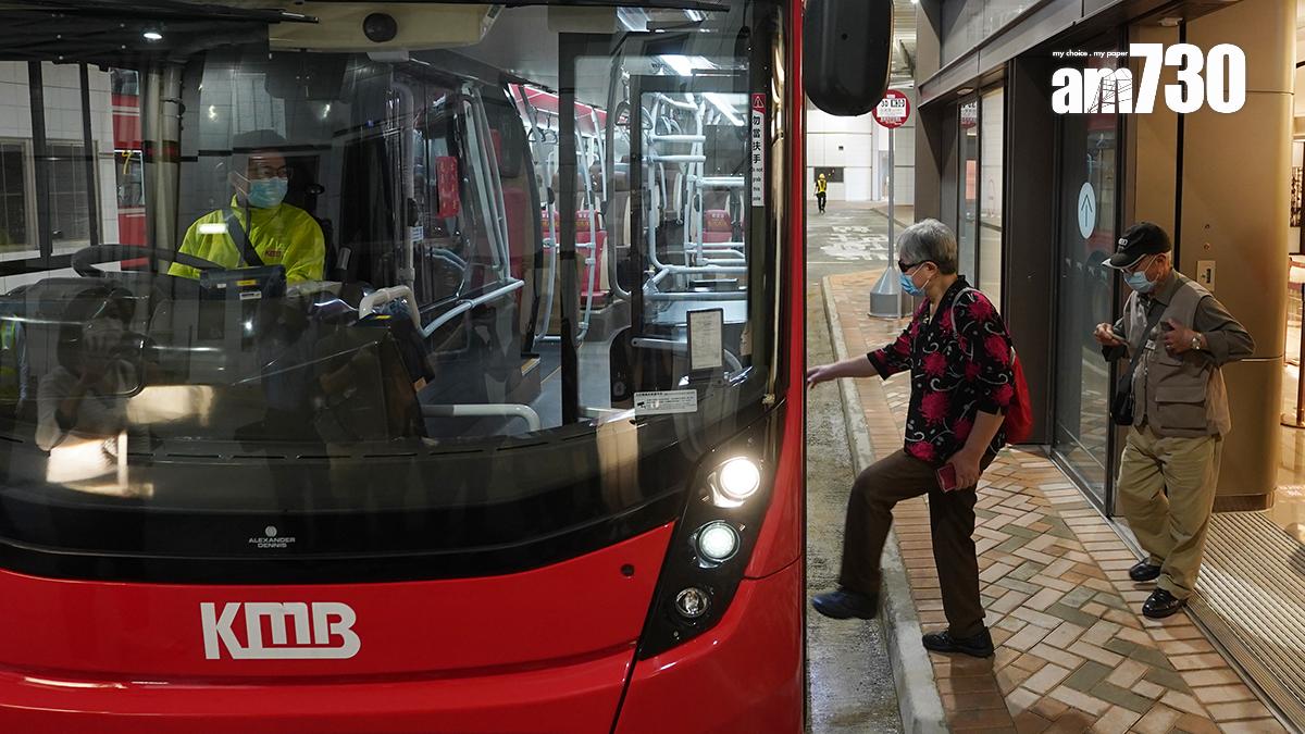 九巴容許未滿4歲兒童在成年人陪同下免費乘車。(資料圖片)