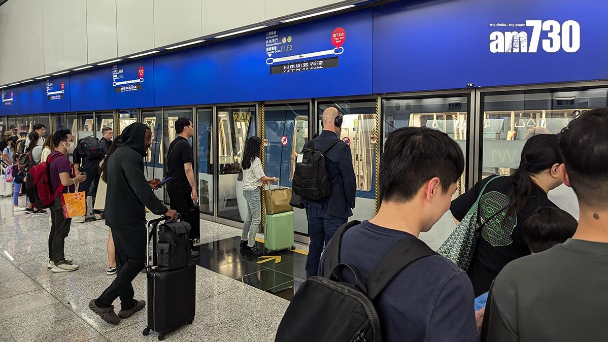 機場旅客捷運系統接載旅客往來一號客運大樓、T1中場客運廊與海天中轉大樓。(資料圖片／羅庸軒攝)