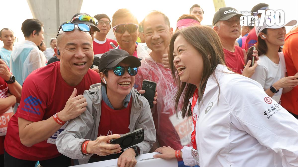 羅淑佩(右)表示很久沒有跑步。(吳康琦攝)