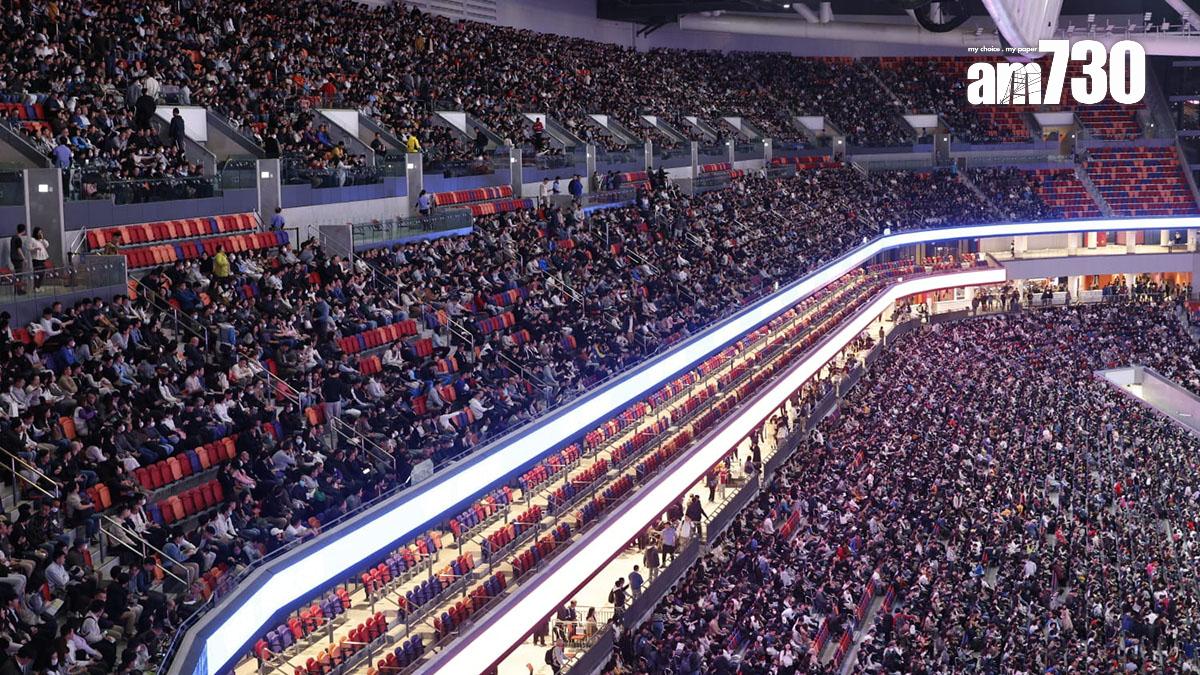 啟德體育園舉辦6.3萬人參與的演練，主場館座無虛席。(林俊源攝)