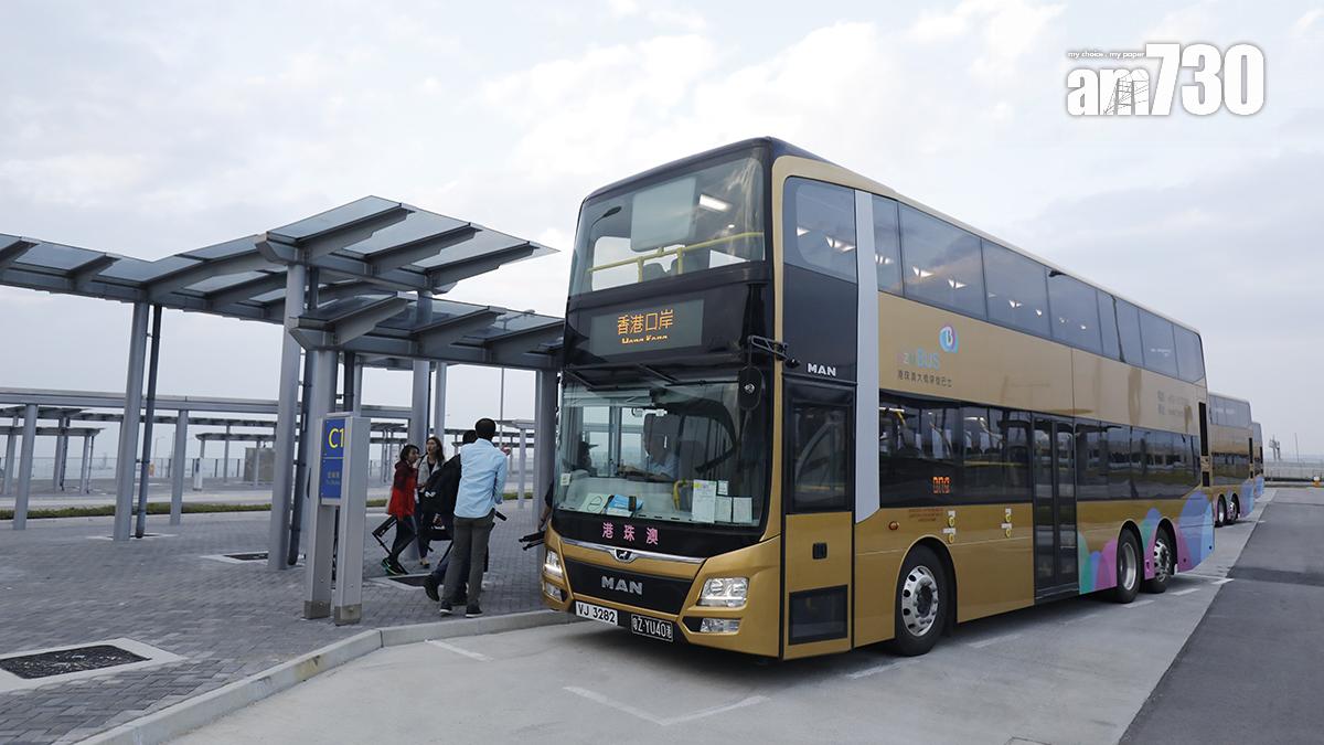 港珠澳大橋金巴發生乘客打鬥案，圖非涉事巴士。(資料圖片／林俊源攝)