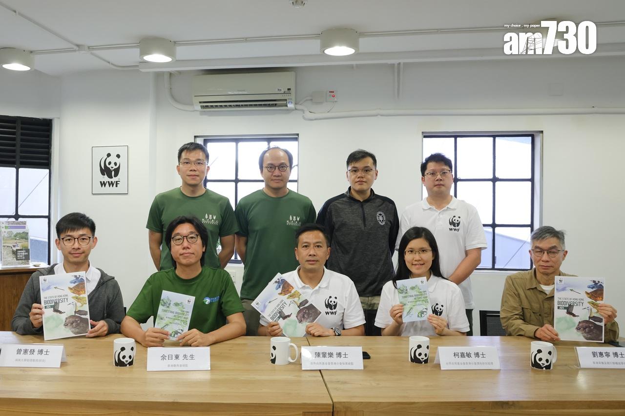 曾憲發、余日東、陳輩樂柯嘉敏、劉惠寧。(後排)楊劍煥、羅益奎、蘇英健、許仲康。(吳康琦攝)