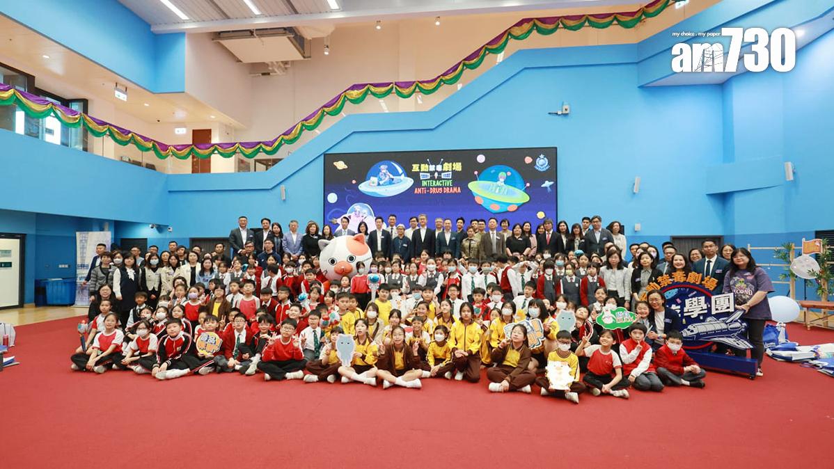 警務處推出反「太空油毒品」互動劇場，向逾200名校長和師生傳遞禁毒信息。(羅錦鴻攝)