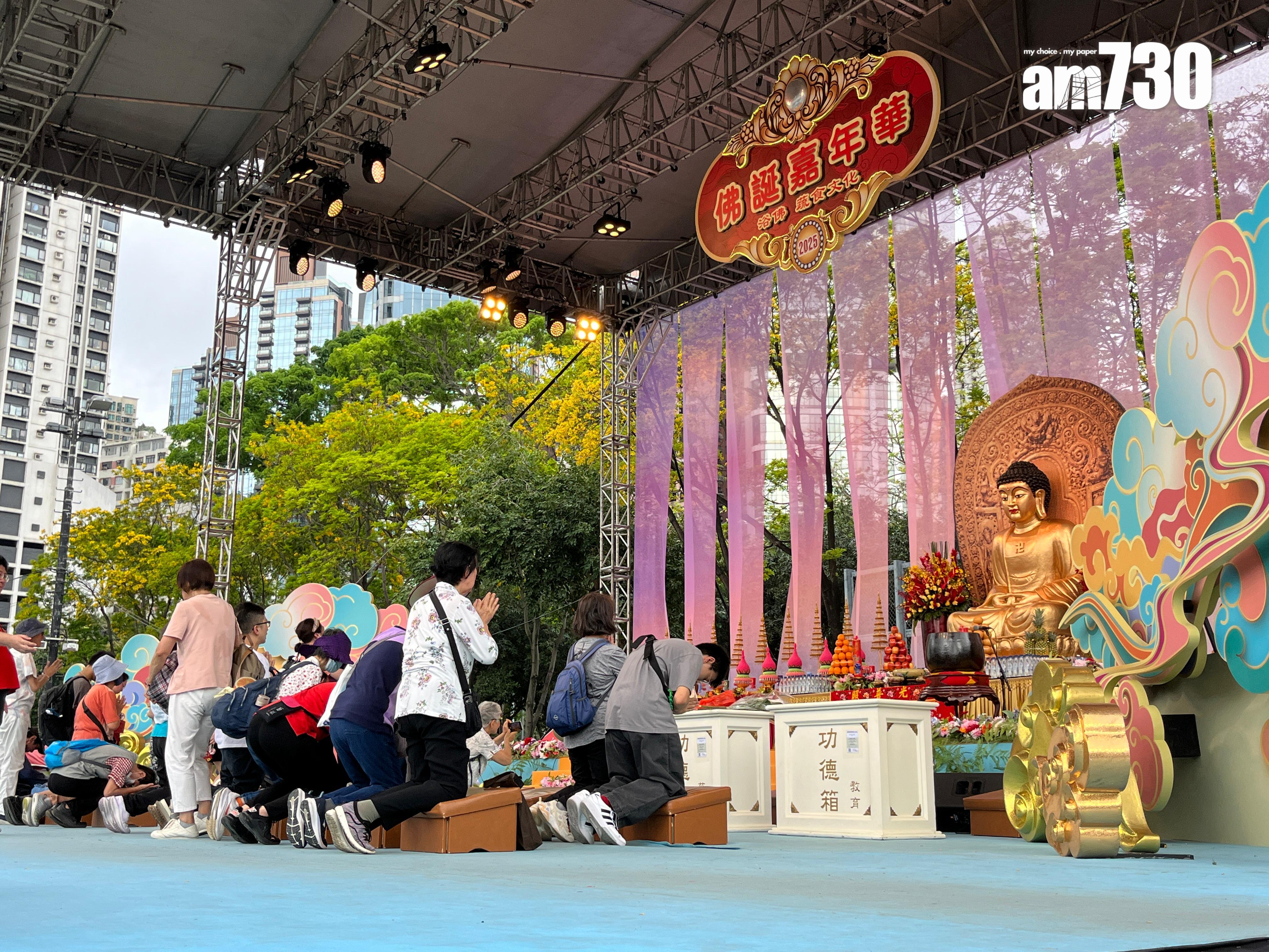 維園佛誕嘉年華，吸引市民和遊客入場。(陳詠琳攝)