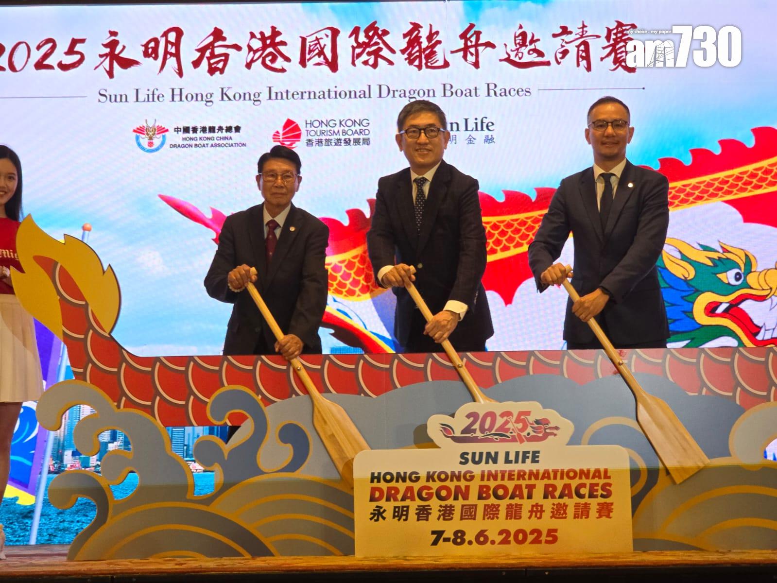 旅發局國際龍舟賽變身日夜嘉年華，比賽週末增辦啤酒樂園、馬戲團表演。(李朗僑攝)