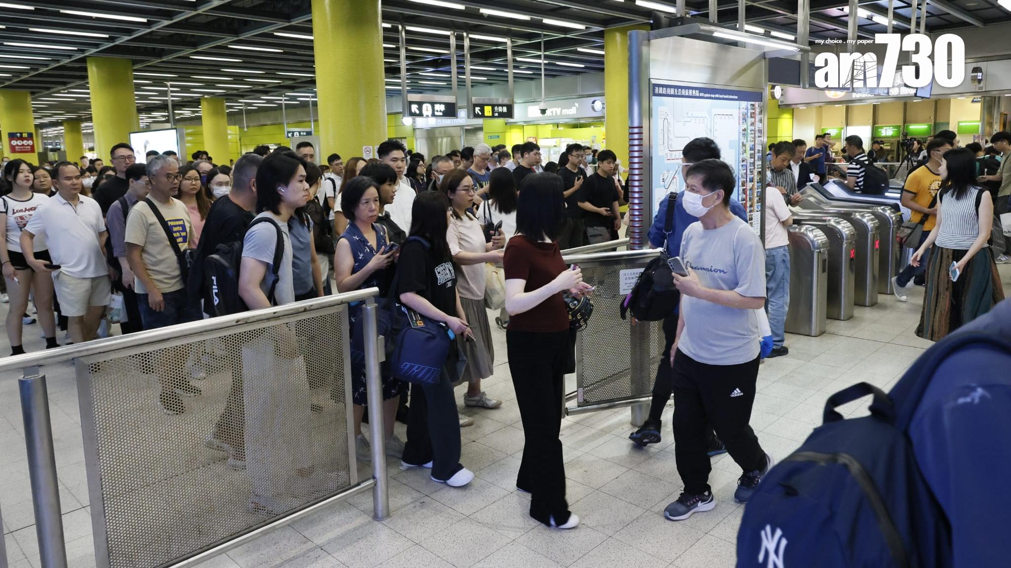 調景嶺站人流眾多。(林俊源攝)