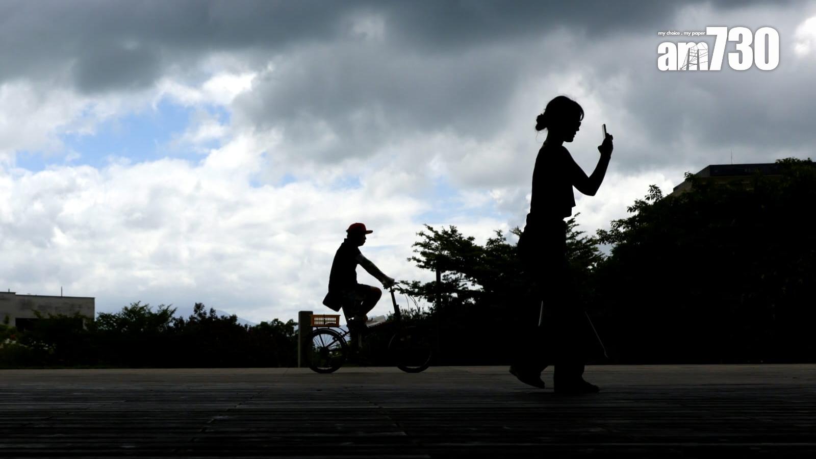 天氣｜天文台：最高氣溫約31度 間中有狂風驟雨及雷暴 (林俊源攝)