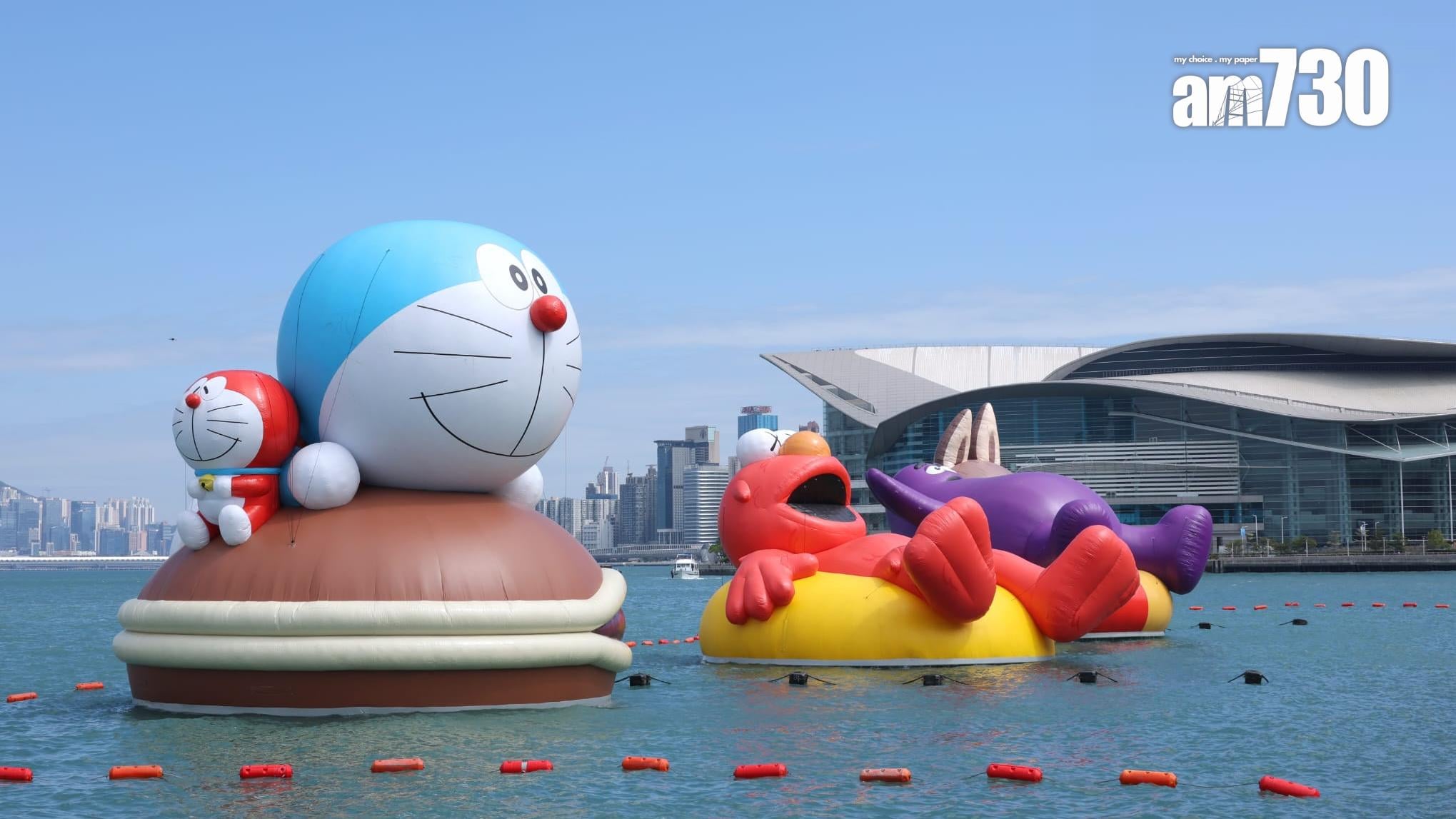 維港海上大巡遊呈現4卡通海上充氣雕塑(林俊源攝)