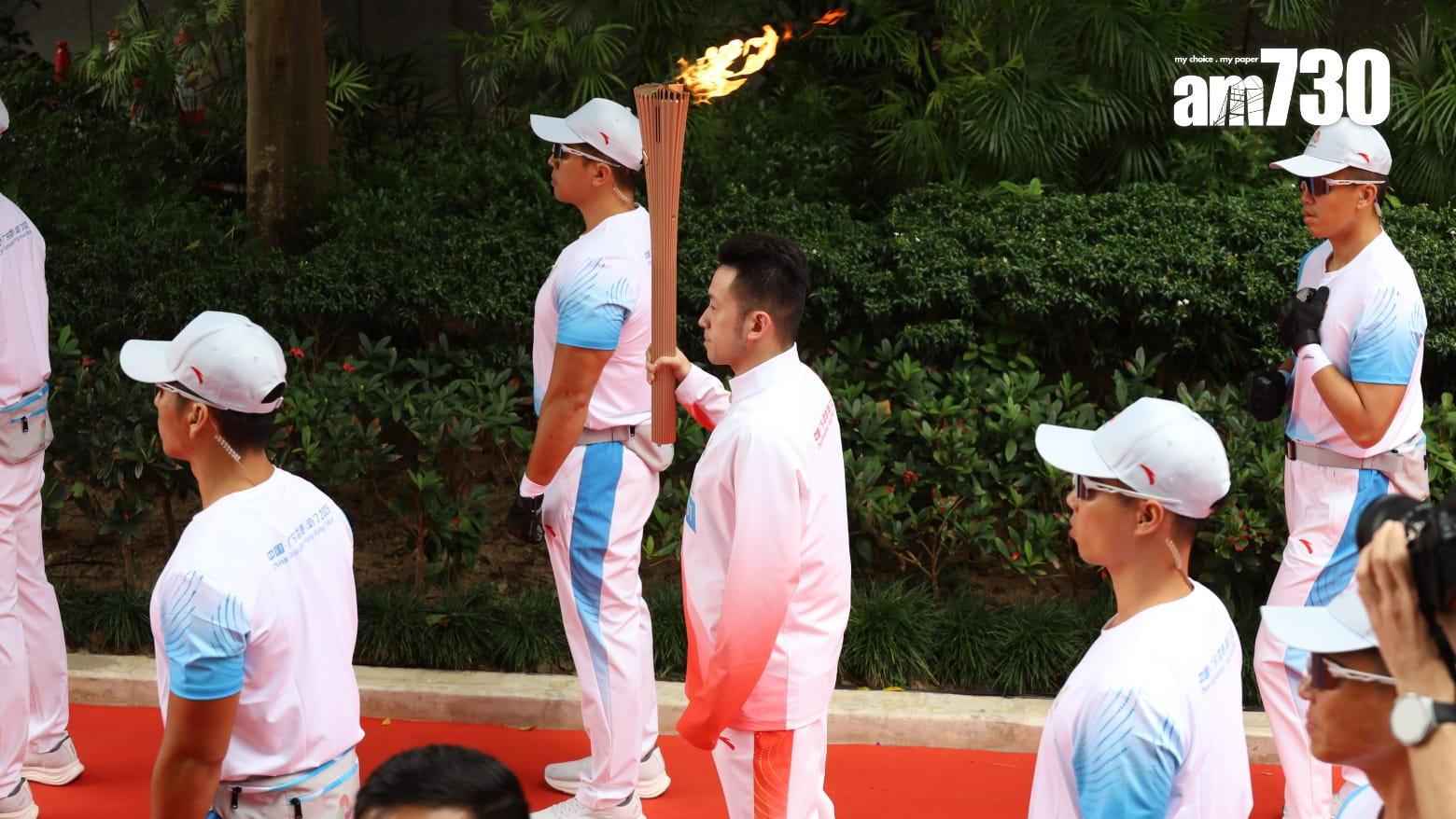 港隊男子乒乓代表黃鎮廷負責跑第一棒。(鍾式明攝)