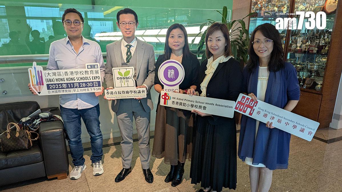 李伊瑩(右一)稱，內地赴港學生除要適應上課語言，還要接受有別於內地的學校運作模式；左起為劉靖瑋、陳狄安、張作芳和鍾麗金。(羅庸軒攝)