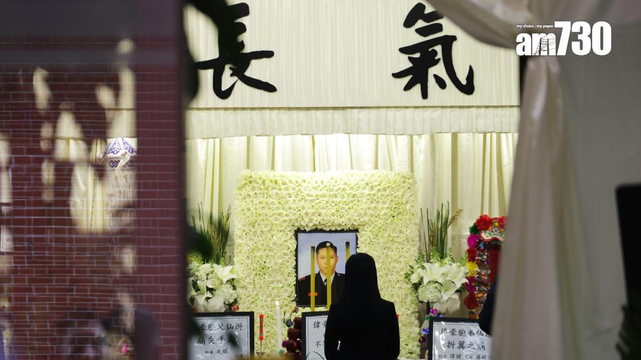 大埔宏福苑五級火造成至少160人死亡，包括殉職消防員何偉豪，他今日設靈。(吳康琦攝)