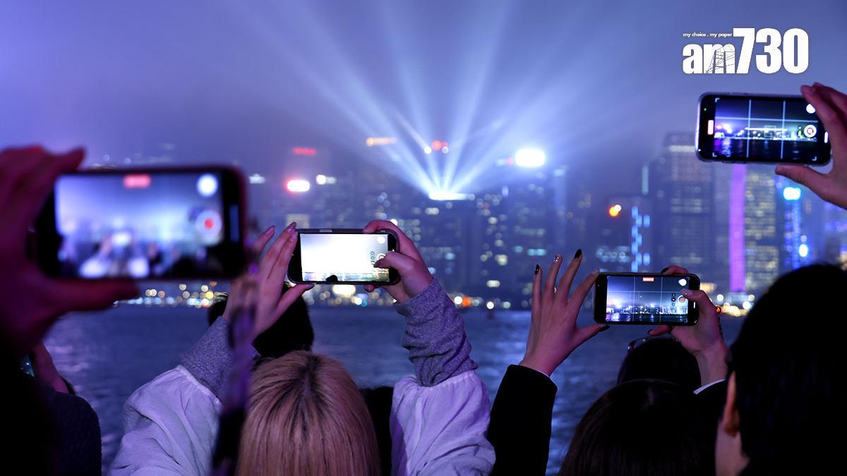 幻彩詠香江在大埔宏福苑五級火後暫停兩周，今晚起恢復上演。(資料圖片／林俊源攝)