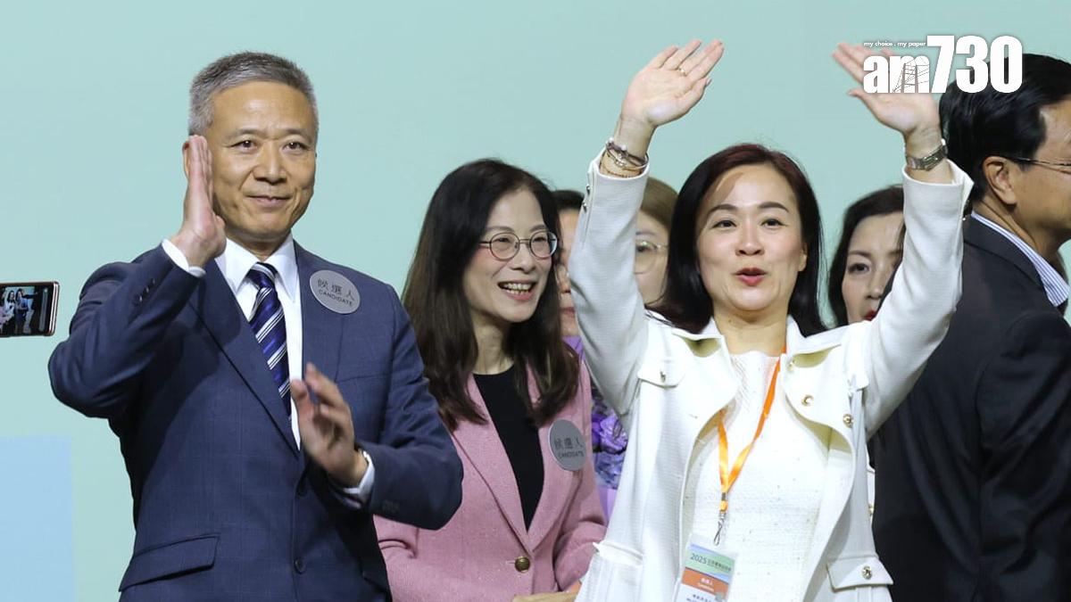 姚柏良(左一)及陳凱欣(右二)成為選委會界別「票王」及「票后」。(林俊源攝)