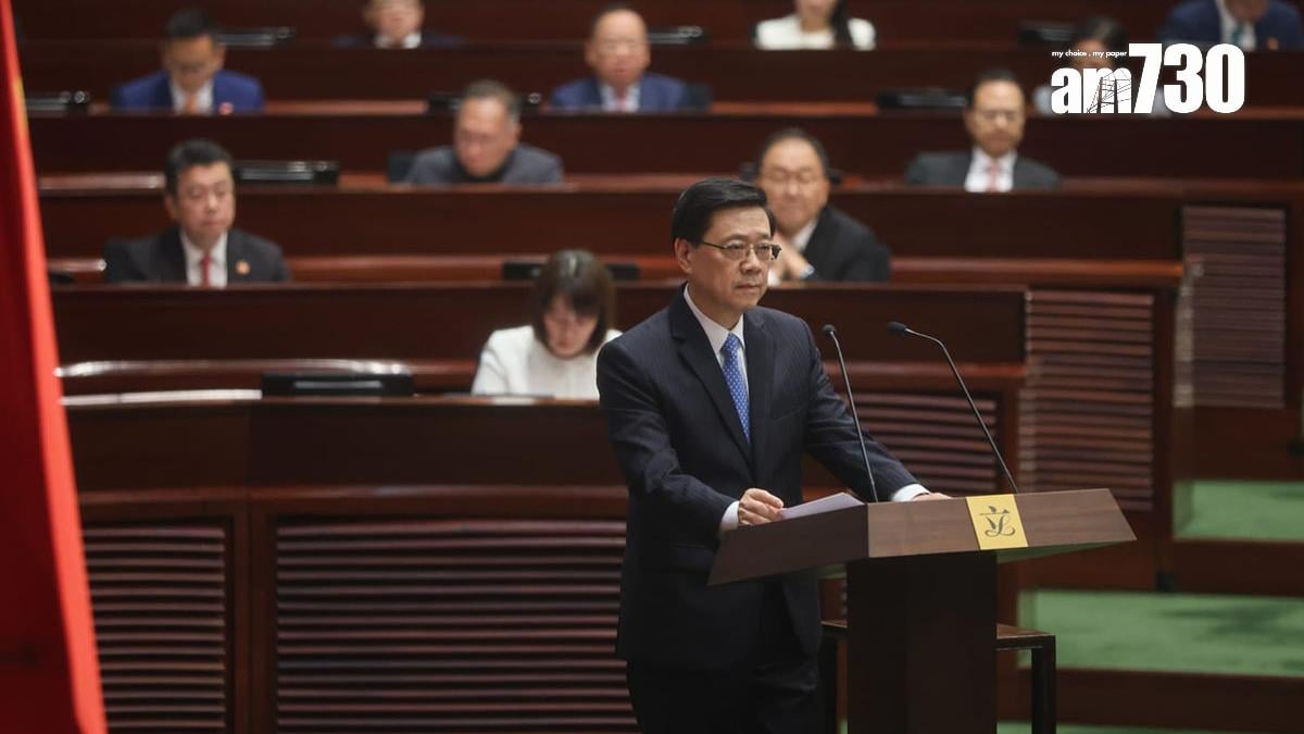 立法會議員由李家超監誓。(周令知攝)